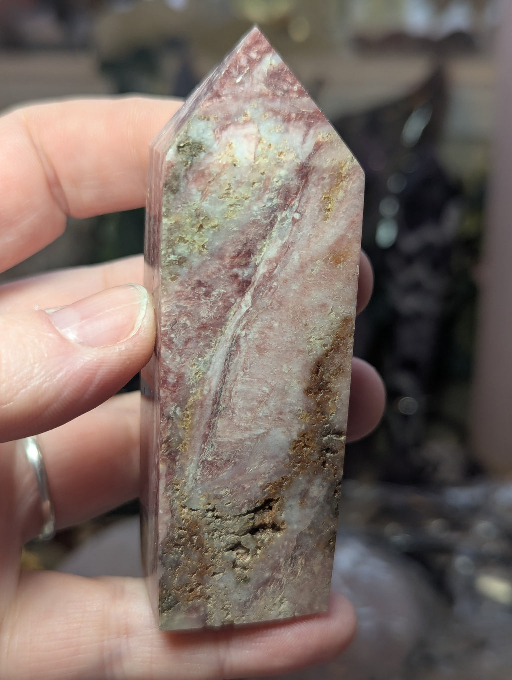 Red mica crystal tower