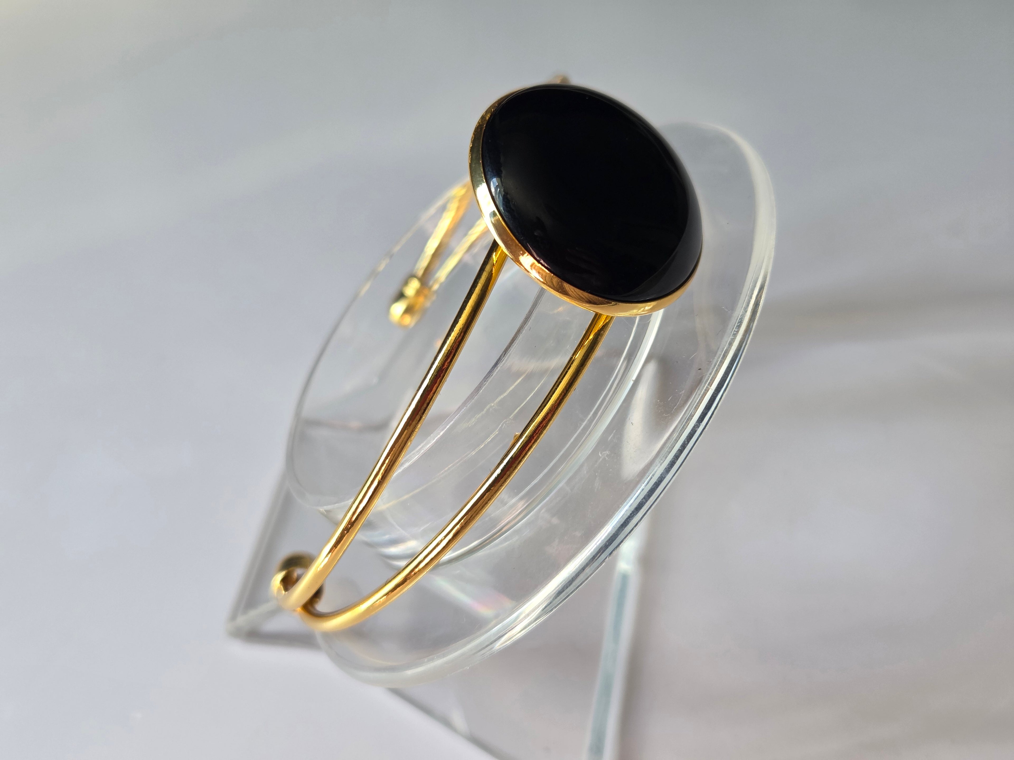 Crystal cabochon bracelet