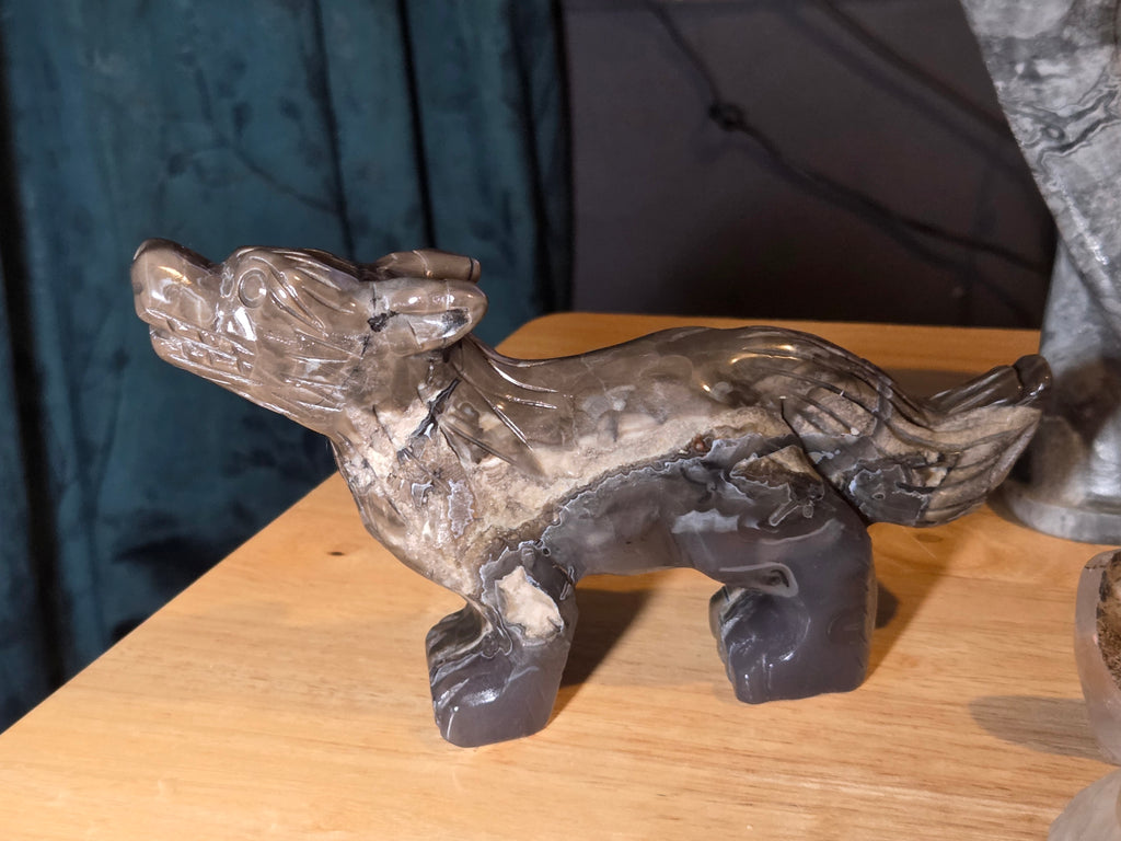 Volcano Agate crystal wolf carving Green uv