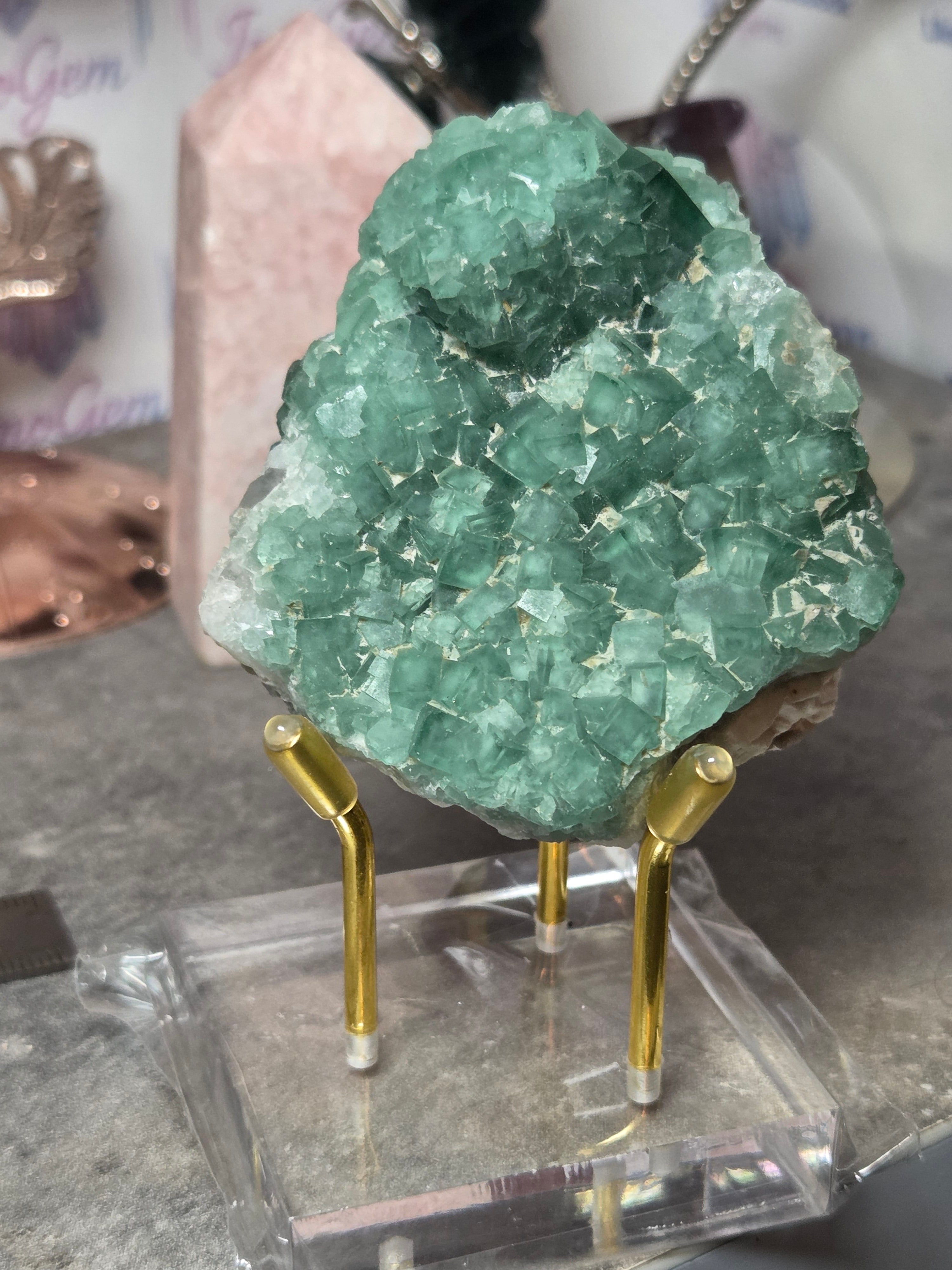 Amazing  Pakistan flourite with Amazing  blue  UV with stand