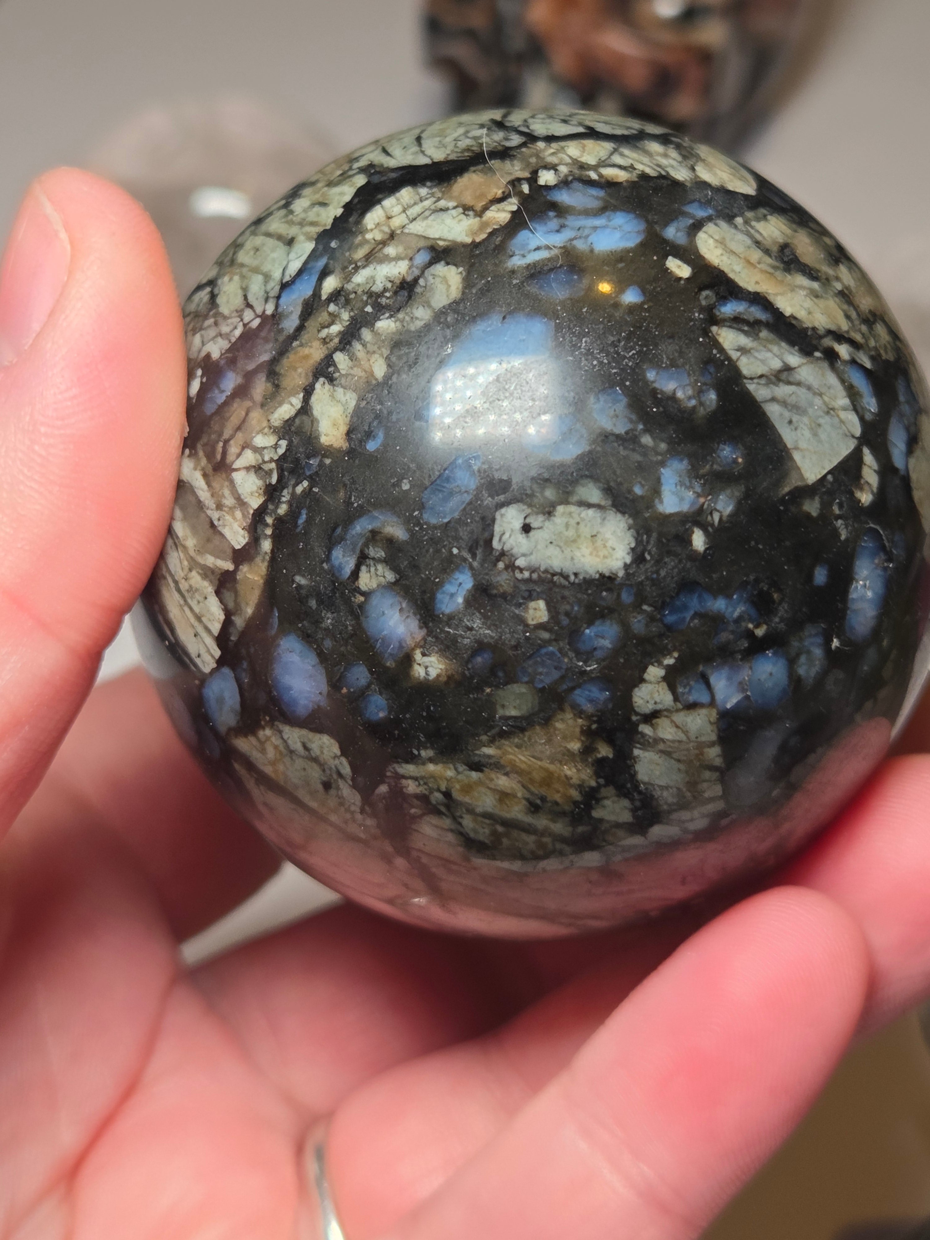 Quesera crystal sphere carving