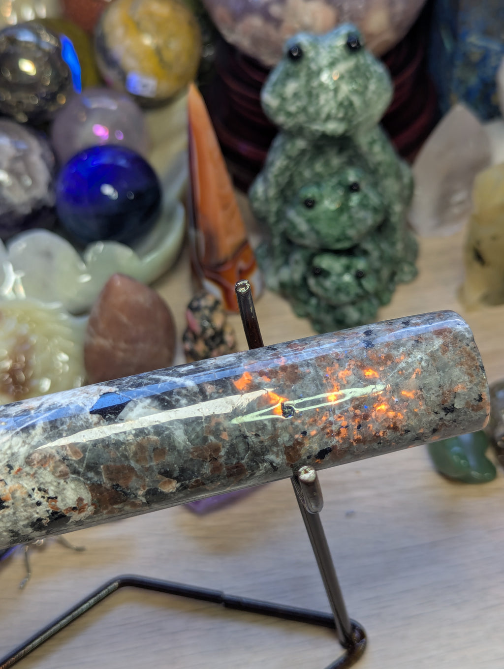Yooperlite crystal bracelet stand