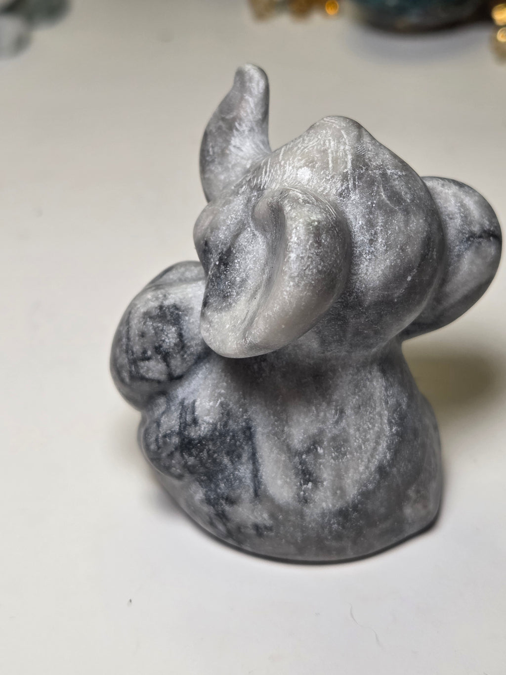 Chi tai crystal Elephant carving