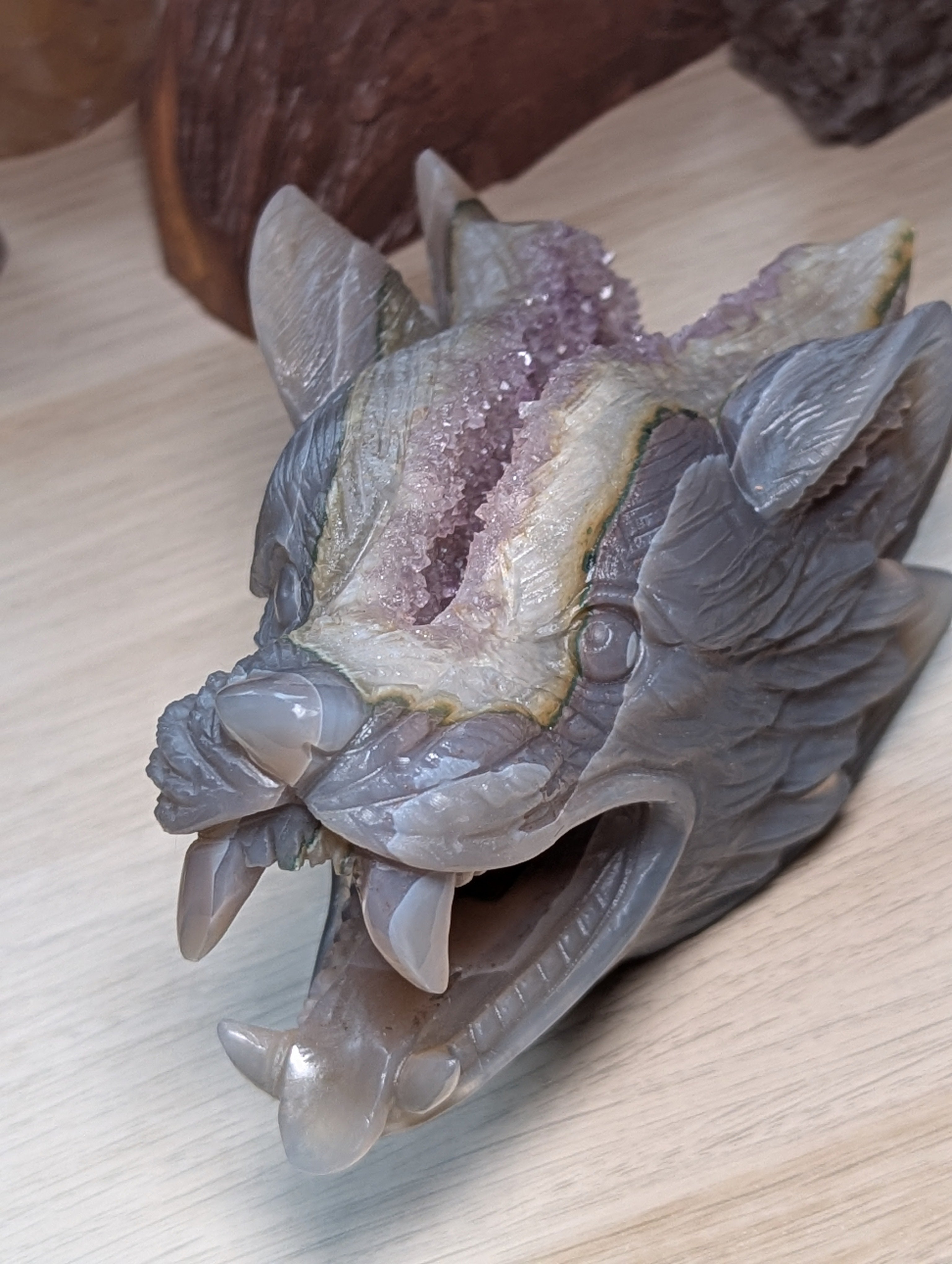 Large Amethyst Agate crystal Wolf carving