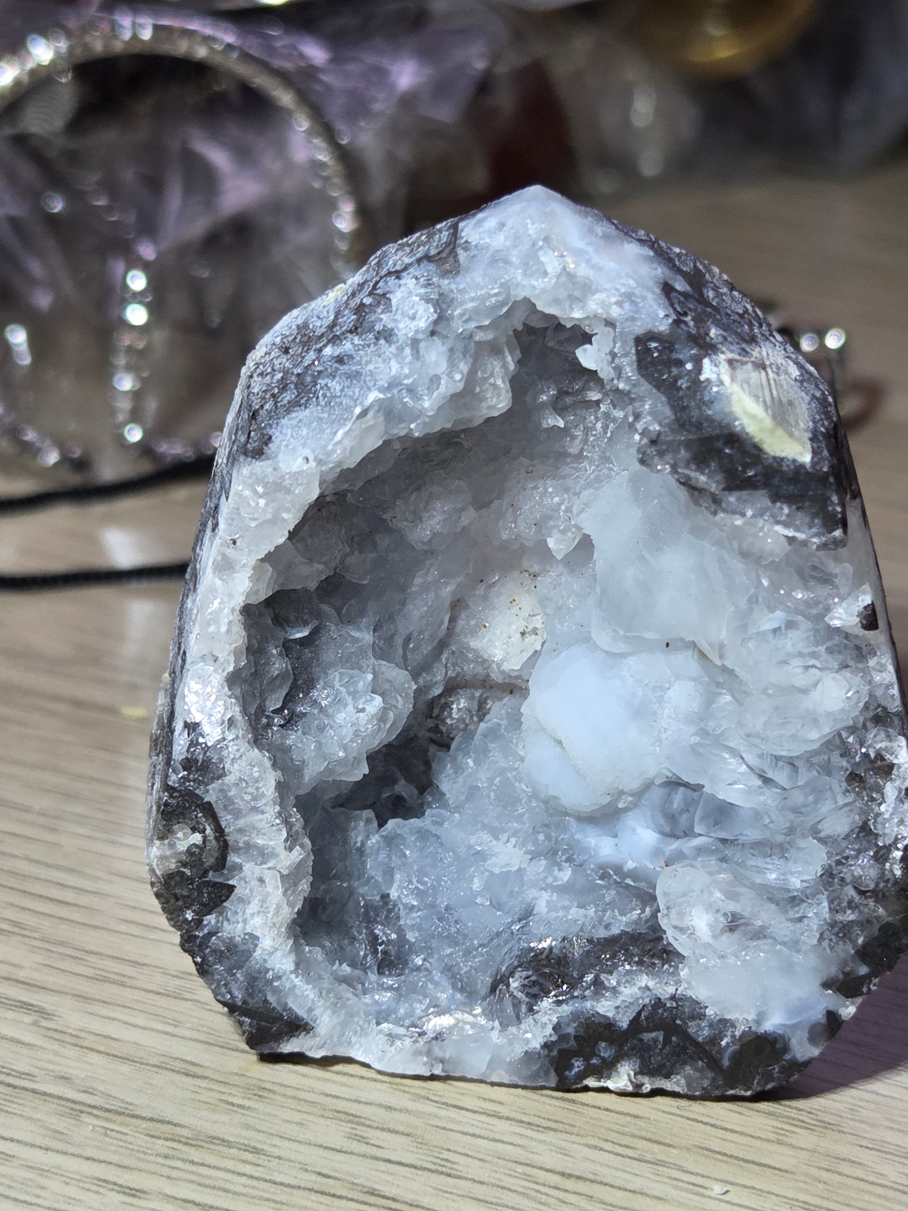 Mexican agate crystal Geode tower Green UV