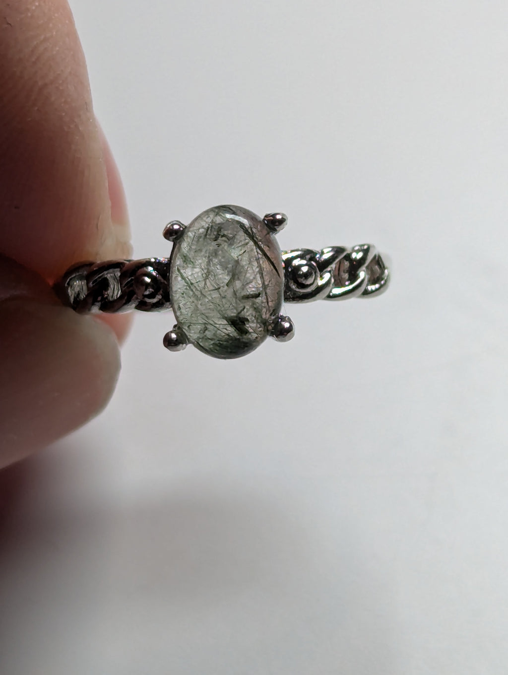 Green rutile crystal ajustable ring