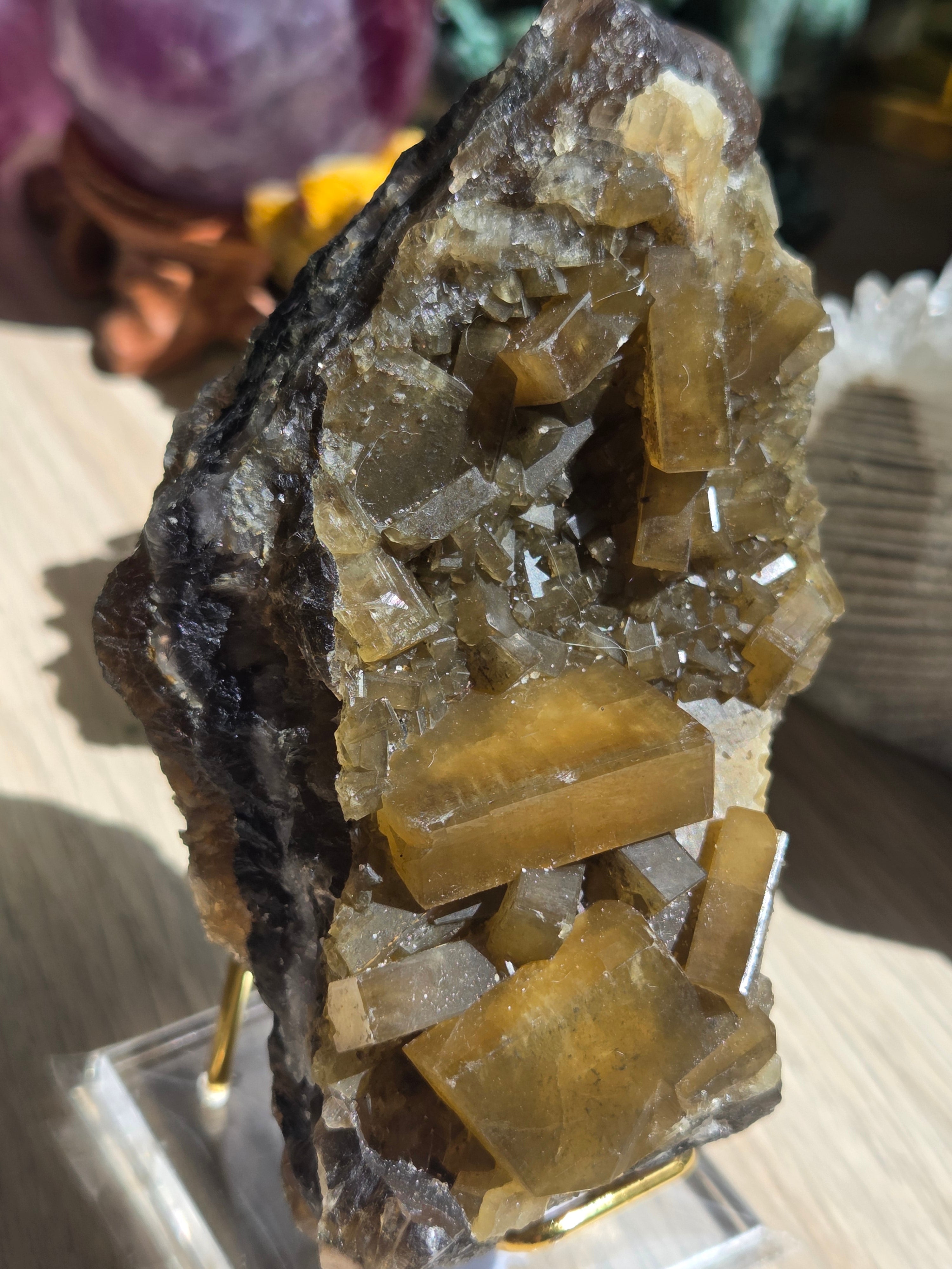 This golden Barite specimen
