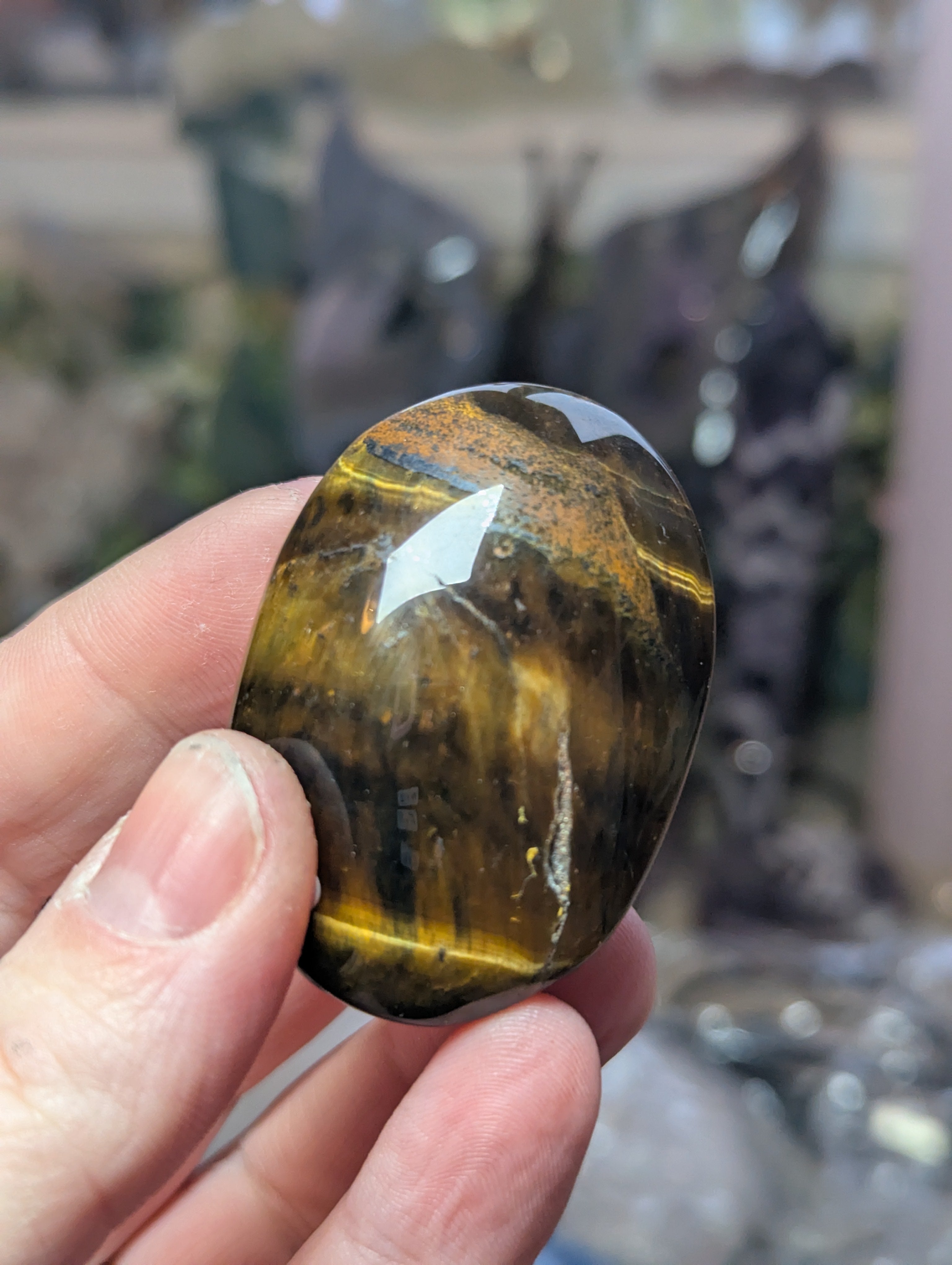 Tigers eye crystal palm stone